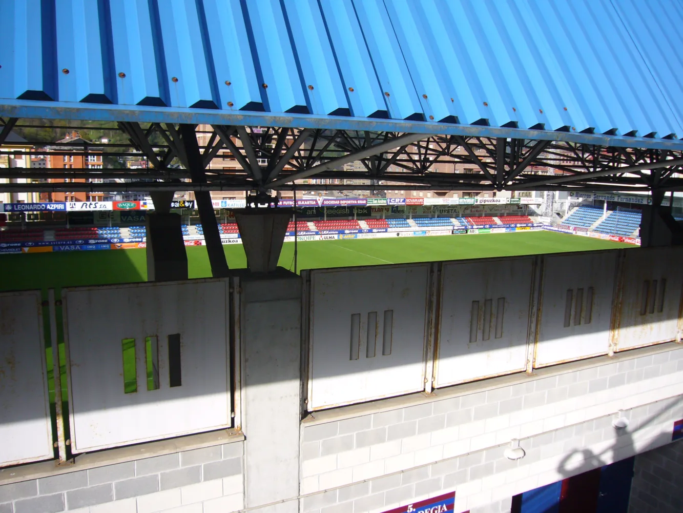 Vista parcial de las gradas del estadio de Ipurua, escenario del Eibar-Dépor ABANCA