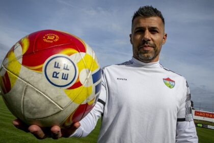José Tizón, entrenador del CD Boiro, en Barraña