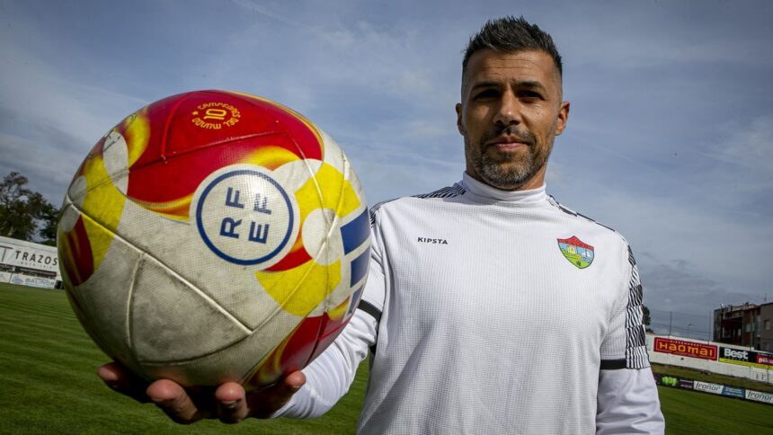 José Tizón, entrenador del CD Boiro, en Barraña