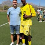 Juanjo Sánchez junto al portero Darlington Chichoro con la equipación de la selección española