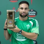 Migue Leal recoge el premio Estrella Galicia al jugador del mes del Racing Club Ferrol