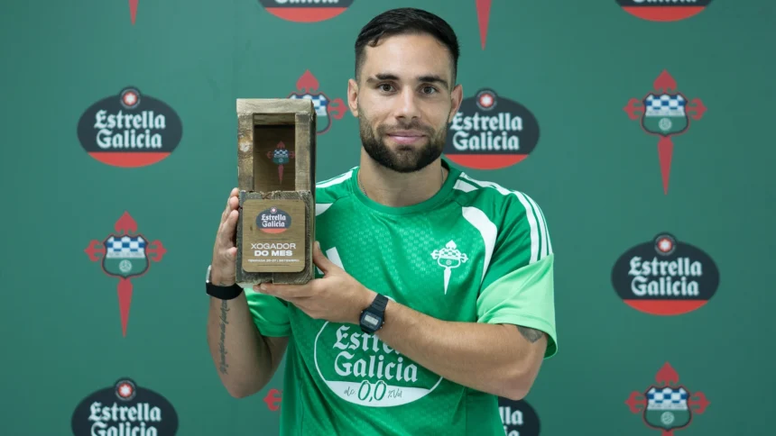 Migue Leal recoge el premio Estrella Galicia al jugador del mes del Racing Club Ferrol