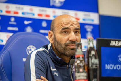 Manuel Pablo en la rueda de prensa previa a la visita del Fabril a Logroño