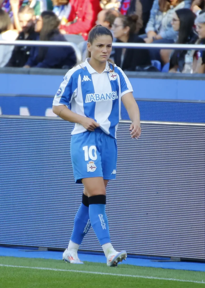 Millene Cabral con la camiseta del Dépor ABANCA en Riazor en septiembre de 2024