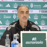 Pablo López Vidal durante una rueda de prensa como entrenador del Racing de Ferrol