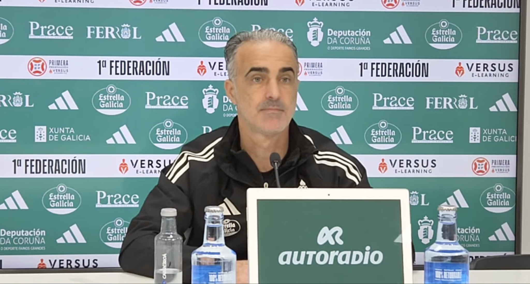 Pablo López Vidal durante una rueda de prensa como entrenador del Racing de Ferrol