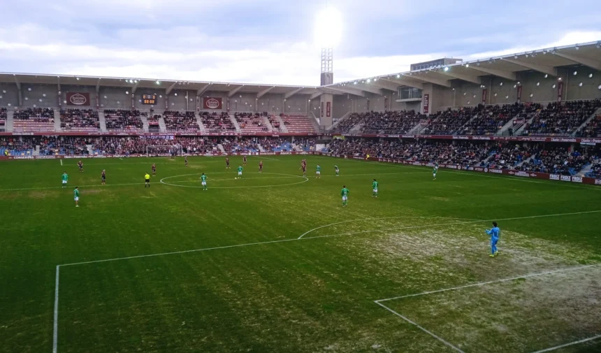 Jugadores del Racing de Ferrol durante un partido ante el Pontevedra en Pasarón