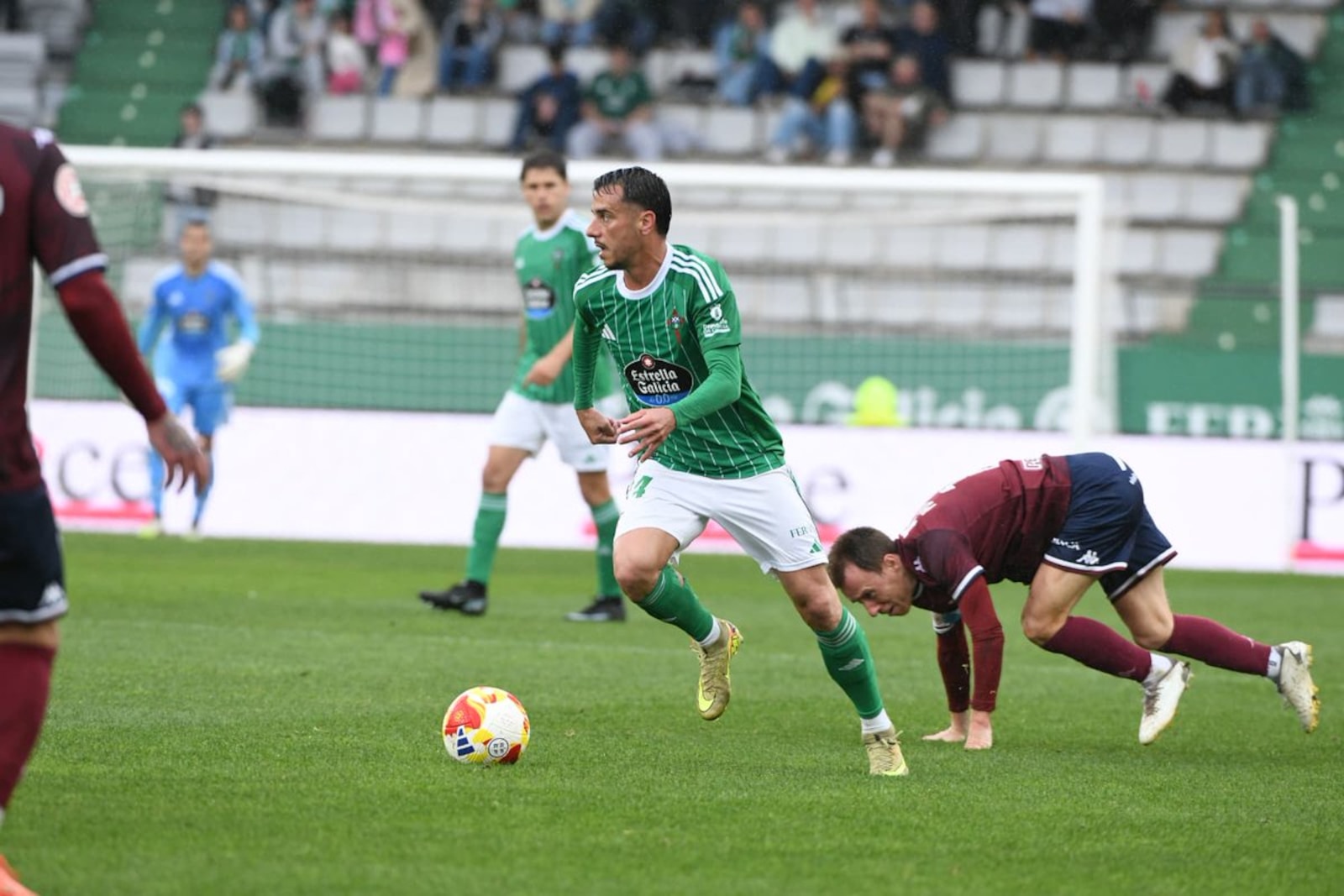 Sergio Tejera durante el derbi entre Racing de Ferrol y Pontevedra en A Malata