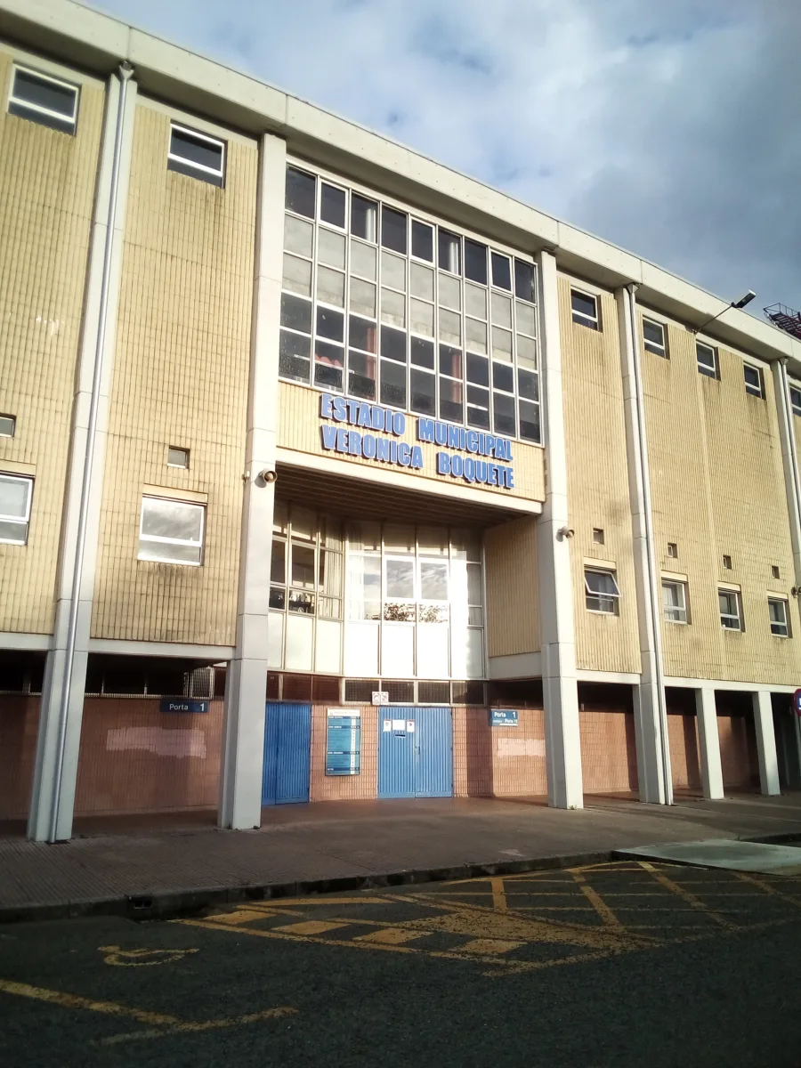 Entrada del estadio Verónica Boquete de San Lázaro, campo del Compostela
