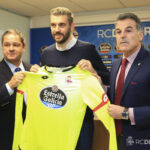 Stipe Pletikosa durante su presentación como jugador del Deportivo