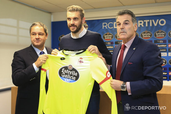 Stipe Pletikosa durante su presentación como jugador del Deportivo