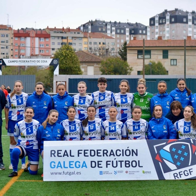 Plantilla del CD Valladares femenino en una imagen de archivo